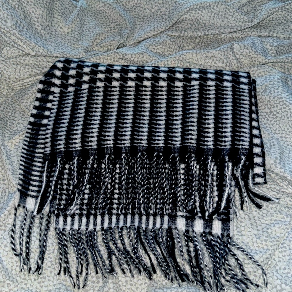 Black an white scarf